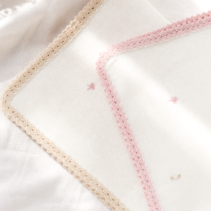 Rebozo tejido en Alpaca Bordado Lazo