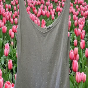 CAMISETA GRIS LENTEJUELAS