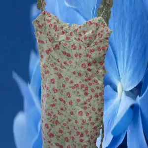 VESTIDO BLANCO CON FLORES ROSAS