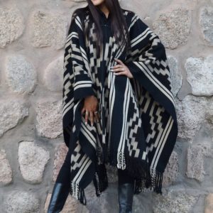 PONCHO ATADO A144 –  UN PAÑO – TRAMA Y URDIMBRE FINA  – SOLO POR PEDIDO