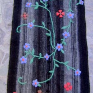 ALFOMBRA BORDADA MB802   2 mts. x 1.40 mts.