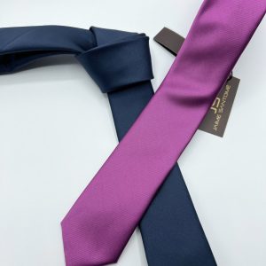 Corbata lisa estrecha
