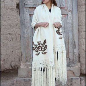 CHAL DE LLAMA CL002 BORDADO CON RAPACEJO Y FLECOS LARGOS – SOLO POR PEDIDO