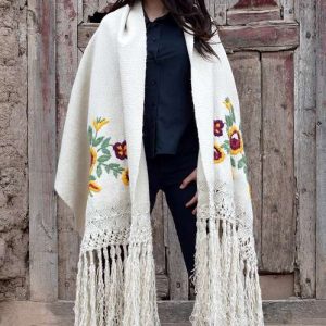 CHAL DE LLAMA CL120 BORDADO CON RAPACEJO Y FLECOS LARGOS – SOLO POR PEDIDO