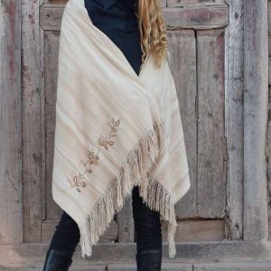 CHAL DE VICUÑA V702 BORDADO «FAMILIA AVAR SARACHO» – SE REALIZA POR PEDIDO
