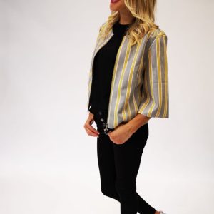 Chaqueta a rayas y brillo