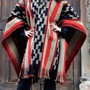 PONCHO ATADO A044 – UN PAÑO TRAMA FINA, URDIMBRE FINA – SOLO POR PEDIDO