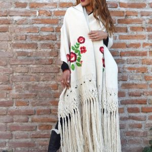 CHAL DE LLAMA CL001 BORDADO CON RAPACEJO Y FLECOS LARGOS – DISPONIBLE
