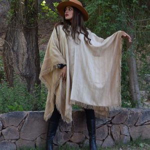 PONCHO DE VICUÑA V201 – HILADO FINO, BORDADO – POR PEDIDO