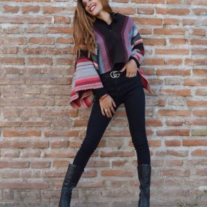 PONCHO CORTO PC717 – TRAMA Y URDIMBRE FINA – DISPONIBLE