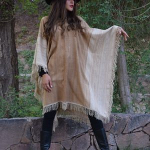 PONCHO DE VICUÑA V216 – HILADO FINO, BORDADO – SOLO POR PEDIDO