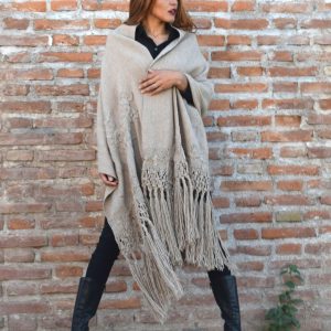 CHAL DE LLAMA CL053 BORDADO CON RAPACEJO Y FLECOS LARGOS – SOLO POR PEDIDO