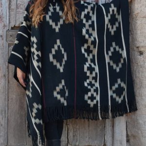 PONCHO ATADO A053 – UN PAÑO. TRAMA FINA, URDIMBRE FINA – SOLO POR PEDIDO