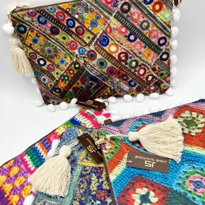 Cartera estampada borlas