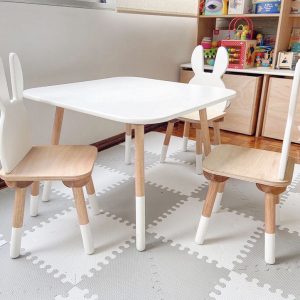 Mesa con sillas modelo Big Bunny