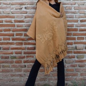 CHAL DE LLAMA CL056 BORDADO CON RAPACEJO Y FLECOS – SOLO POR PEDIDO