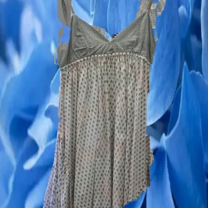 VESTIDO TIRANTES BEIGE CON DISEÑO ETNICO