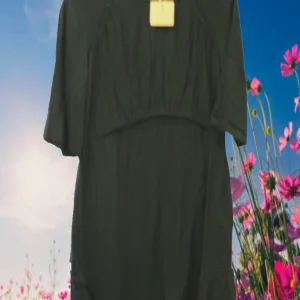 VESTIDO NEGRO MANGA CORTA