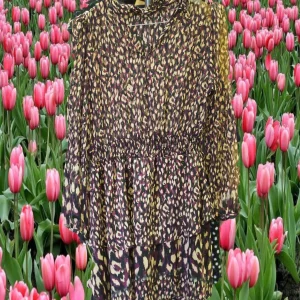 VESTIDO MIDI MARRON VAPOROSO MANGA LARGA CON ESTAMPADO PRINT