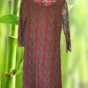 VESTIDO MIDI MANGA FRANCESA GRANATE CON ENCAJE EN VERDE