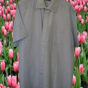 CAMISA MANGA CORTA CABALLERO  CON RAYAS AZULES