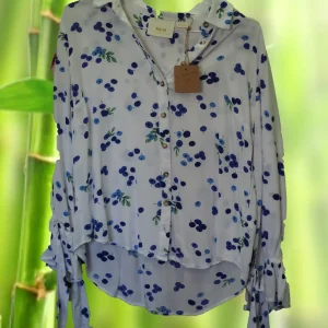 CAMISA SEÑORA MANGA LARGA BLANCA CON ESTAMPADO