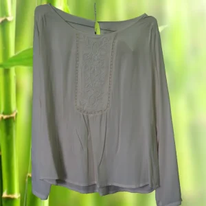 CAMISA SEÑORA MANGA LARGA BLANCA CON DETALLE BORDADO