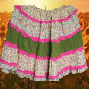 FALDA CORTA CON ESTAMPADO Y VUELO AMARILLA