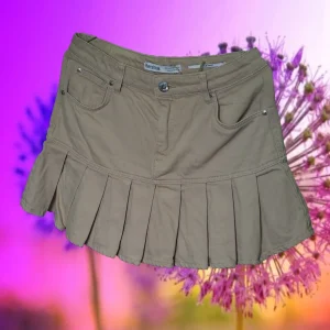 FALDA CORTA VAQUERA COLOR BEIGE