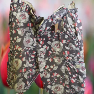 PANTALÓN CORTO CABALLERO MARRÓN CON ESTAMPADO FLORAL