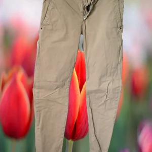 PANTALÓN CABALLERO TIPO CHINO MARRÓN