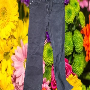 PANTALÓN MUJER VAQUERO NEGRO CON CAMPANA