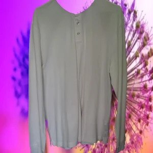 POLO HOMBRE MANGA LARGA BLANCO CON CUELLO MAO