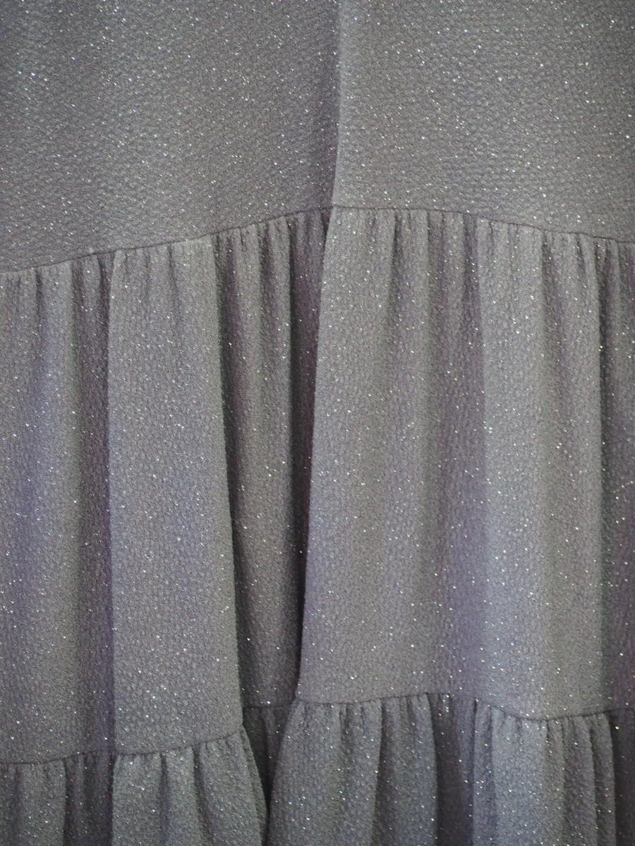 VESTIDO MIDI MORADO CON DETALLES DE BRILLOS MANGA LARGA - Imagen 3