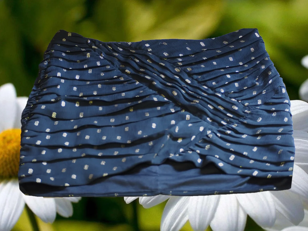 FALDA CORTA NEGRA CON ESTAMPADO DORADO - Imagen 2