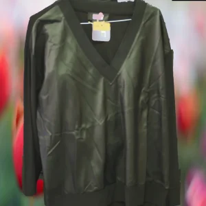 JERSEY NEGRO MITAD POLIPIEL MITAD LICRA CUELLO DE PICO DKNY