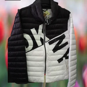 ANORAK BLANCO Y NEGRO ( TARA VINILO ESTROPEADO, LETRA D ) DKNY