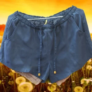 SHORT DE GASA AZUL CON ENCAJE