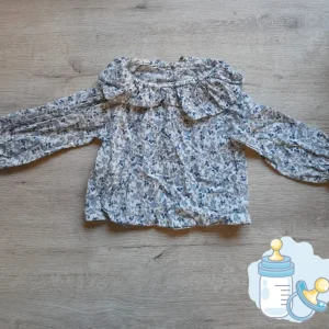 CAMISA BLANCA CON FLORES AZULES  BEBE