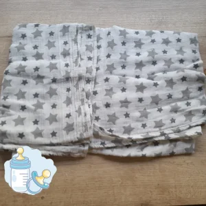 MUSELINA ESTAMPADA BLANCA CON ESTRELLAS BEBE