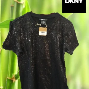 CAMISETA MUJER NEGRA MANGA CORTA CON LENTEJUELAS DKNY