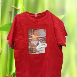 CAMISETA ROJA MANGA CORTA CON FOTOGRAFÍA