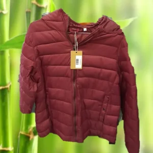 PLUMAS FINO GRANATE CON CAPUCHA