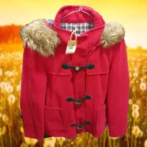 TRENKA ROJA CON CAPUCHA CON PELO