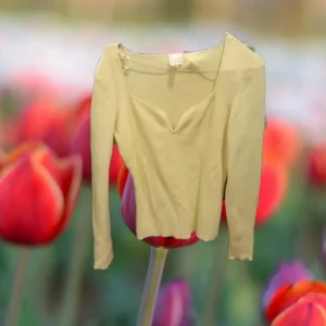 JERSEY MUJER AMARILLO ENTALLADO