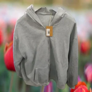 SUDADERA GRIS CON CAPUCHA Y CREMALLERA