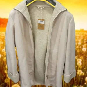 ABRIGO ANTE BEIGE CON BORREGUILLO EN INTERIOR
