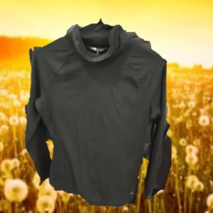 CAMISETA NEGRA MANGA LARGA Y CUELLO VUELTO