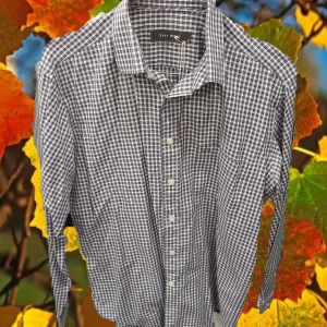 CAMISA HOMBRE MANGA LARGA CON CUADROS MORADOS