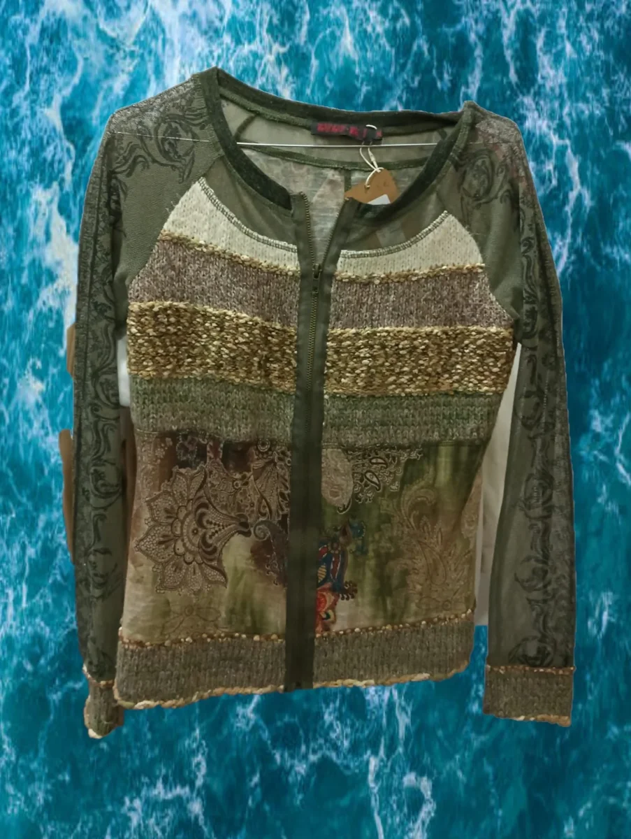 CHAQUETA MUJER VERDE DE PUNTO CON ESTAMPADO - Imagen 2